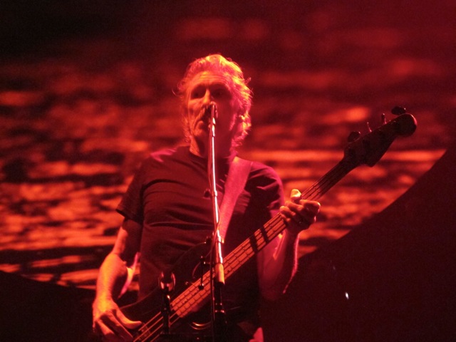 58 Roger Waters The Wall Sydney 2012-02-14.jpg